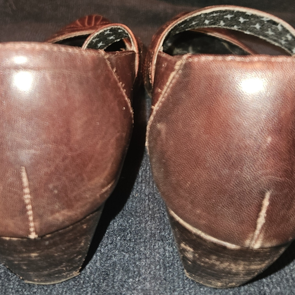 PIKOLINOS Size 7 Brown Low Heels with Gold Buckle - Picture 11 of 13